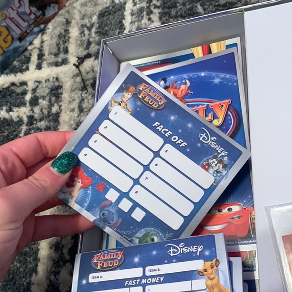 NEVER USED DISNEY FAMILY FEUD GAME - Picture 7 of 9